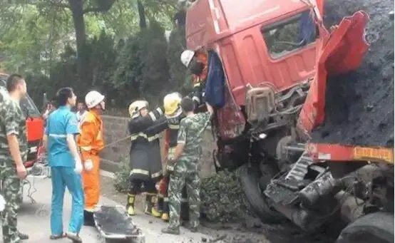 吉林发生车祸致18死1伤,死者多为掰苞米零工,这起事故到底怎么发生的?