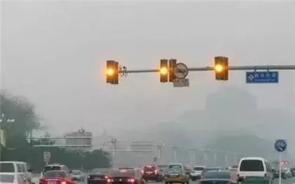 新交规闯黄灯如何处罚