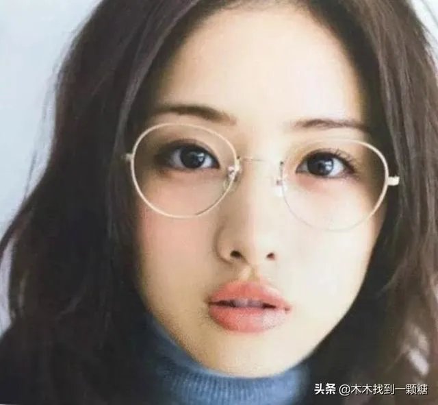 圆脸适合什么形状的眼镜框架？