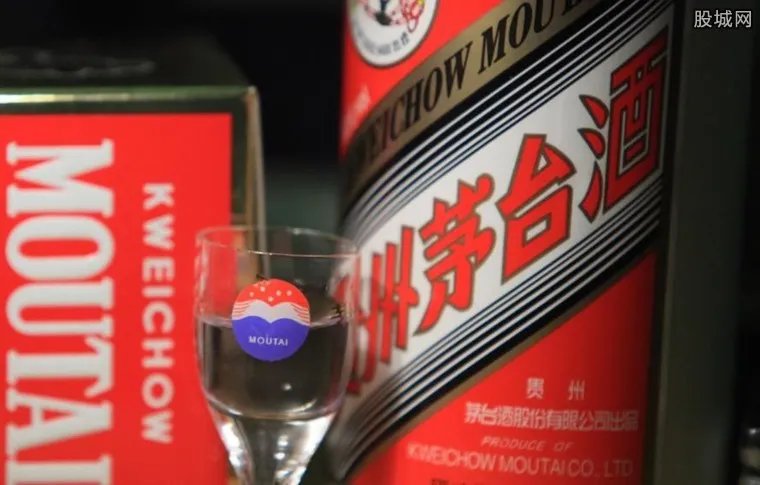 茅台酒一瓶难求 53度飞天茅台酒价格非常昂贵