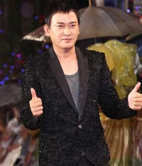 忘不了王识贤动情演唱 温暖歌声令人心生感动