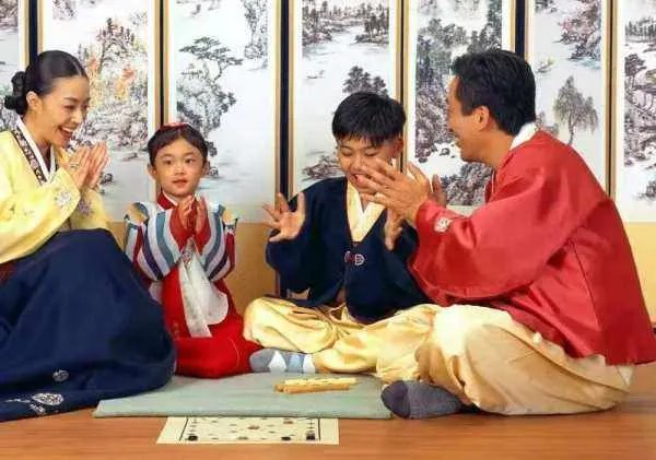 新生人口断崖式下跌，韩国刷新世界最低生育率纪录，这是受哪些因素所影响？