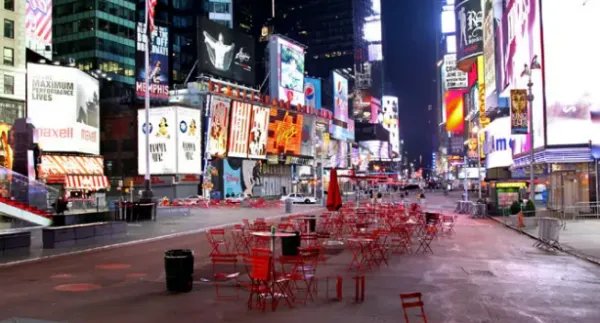 美国纽约时代广场传出巨大爆炸声,遇到这种事该如何避免自己受到波及?