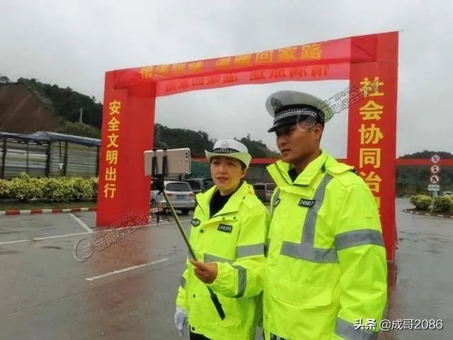在高速公路上行驶，驾驶员或者乘客“三急”，且离服务区较远，可否占用应急车道方便？