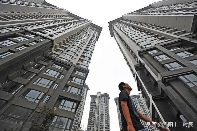 如果有个人在洛阳每个小区都有一套房子，那这个人身价多少钱？