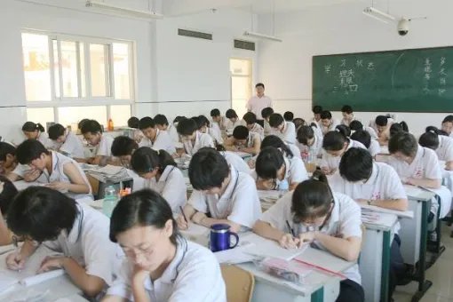 2008年高考全国报名人数总共有多少？