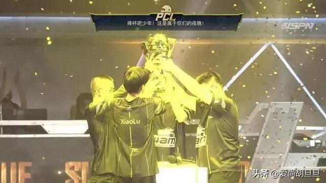 4AM夺得PCL总冠军人气爆炸,韦神直播间人气首破千万,如何看待4AM的高人气?