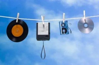 音频技术中的“听湿录干”指的是什么？