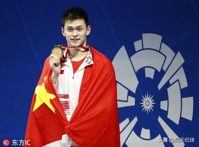 光州游泳世锦赛-正在泳池训练的孙杨听到场馆响起国歌声，接下来发生了什么事情？
