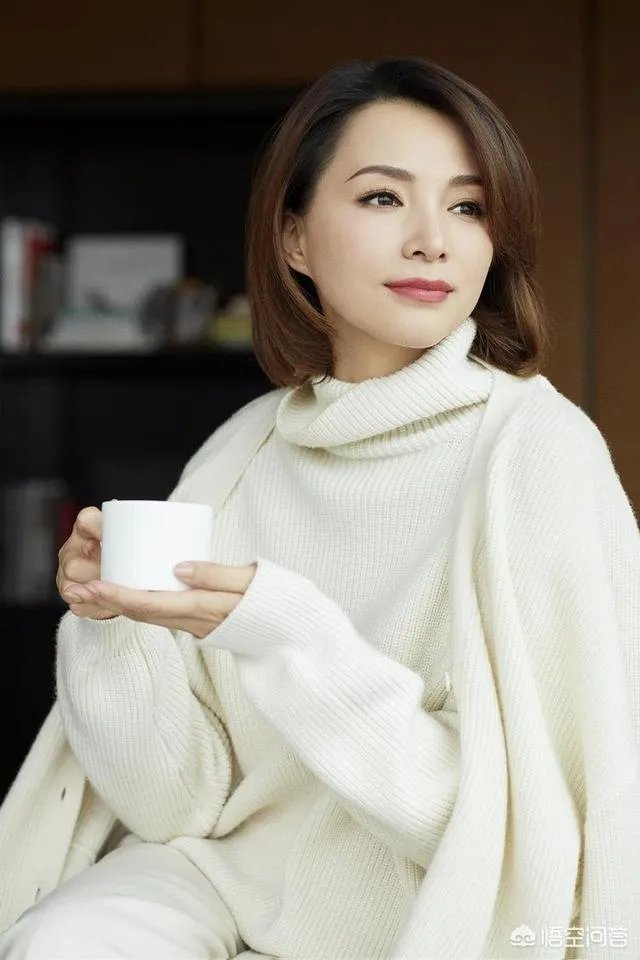 如何评价董卿的长相?