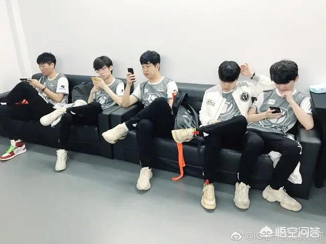 LPL夏季赛过大半，IG、JDG、EDG位列东西部第一，你觉得哪支战队能夺冠？为什么？