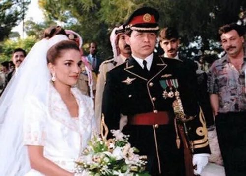 世界上最美的婚纱  让您成为世上最靓的新娘