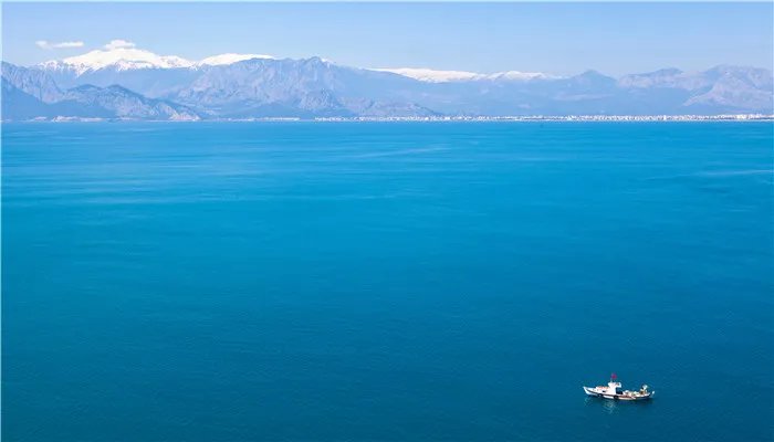 世界上海拔最低的湖泊是什么