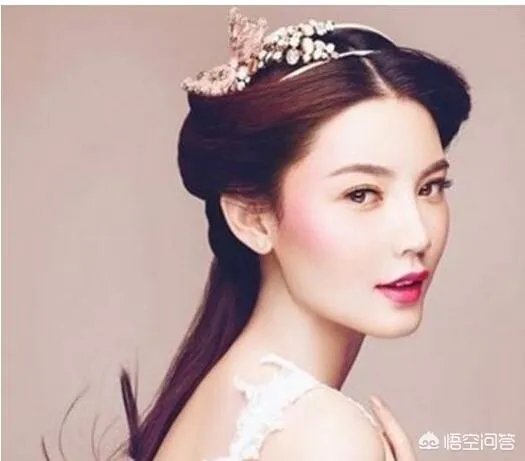 穿晚礼服适合什么发型女生漂亮晚礼服发型欣赏？