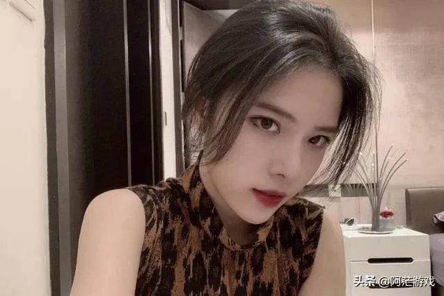 斗鱼主播丑人齐深夜复播，爆某神豪身价，每月零花钱有上千万，你有何看法？