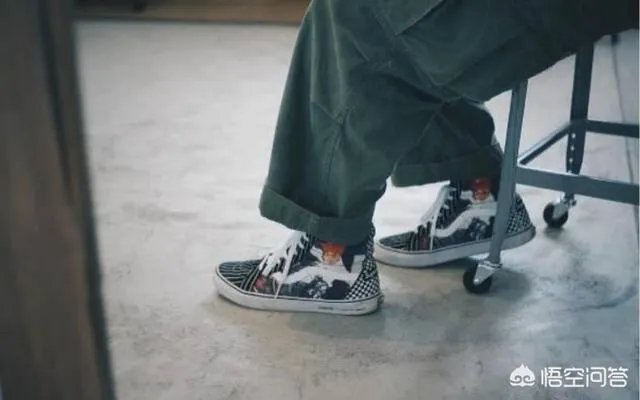 工装裤怎么搭配上衣？