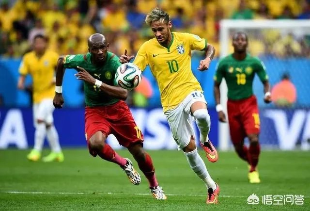 内马尔和巅峰时期的罗比尼奥谁厉害？