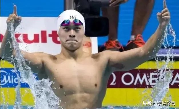 光州游泳世锦赛-正在泳池训练的孙杨听到场馆响起国歌声，接下来发生了什么事情？