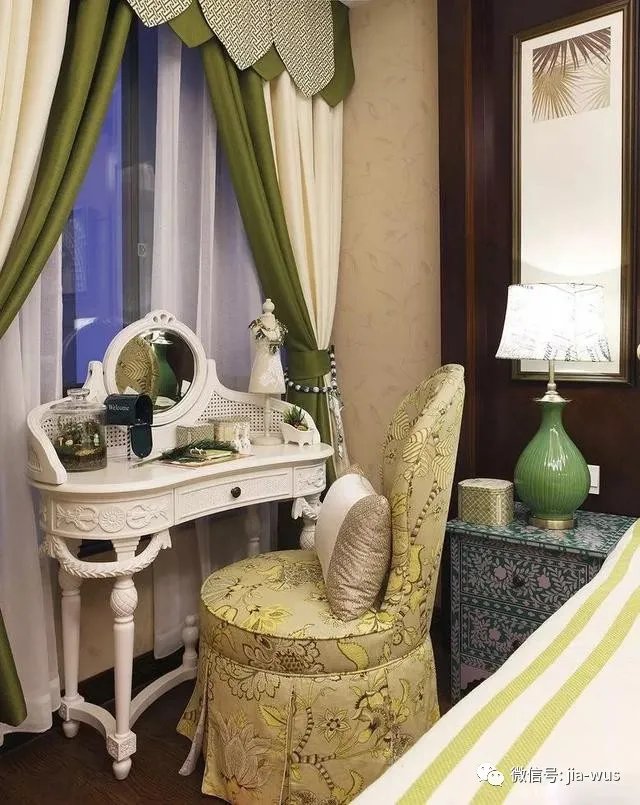 卧室梳妆台应该怎么放?这几点告诉你