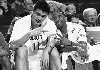 姚明入选名人堂，他在NBA历史上能排第几？