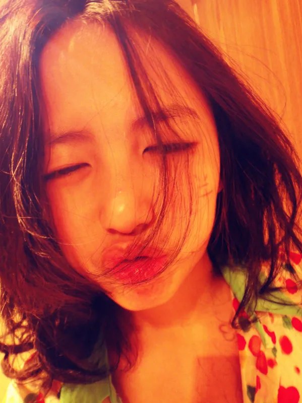 经常被人做成头像的网络女红人 除了张依依 还有谁？如果顺便就连名字带图片发给我呗、 真的紧急需要