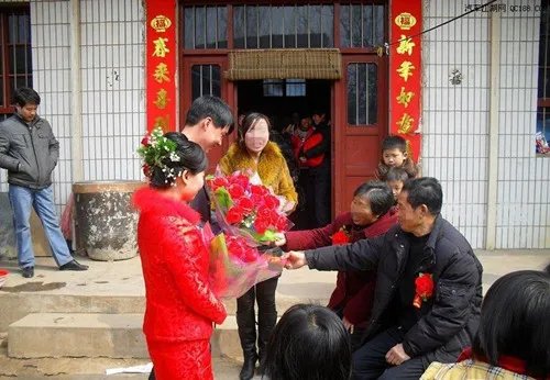 新郎接新娘开门红包是多少 接新娘时都什么环节给红包