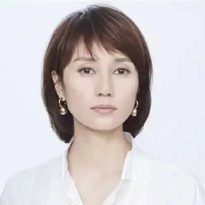 袁泉在闺蜜、女人和演员这三个角色当中，哪个做得最好？