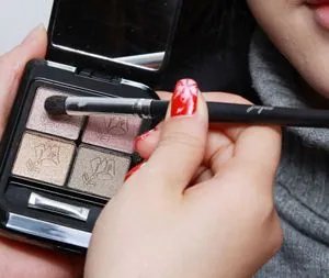 怎样变身昕薇圣诞妆容