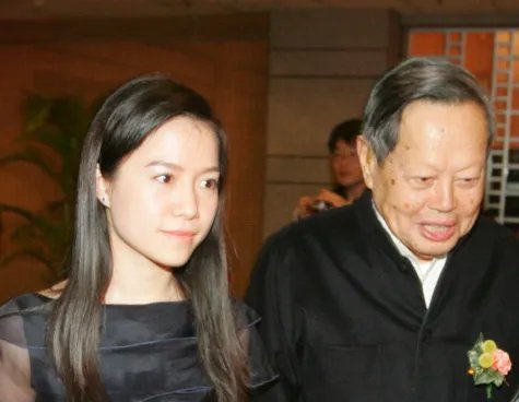 翁帆为什么要嫁给杨振宁