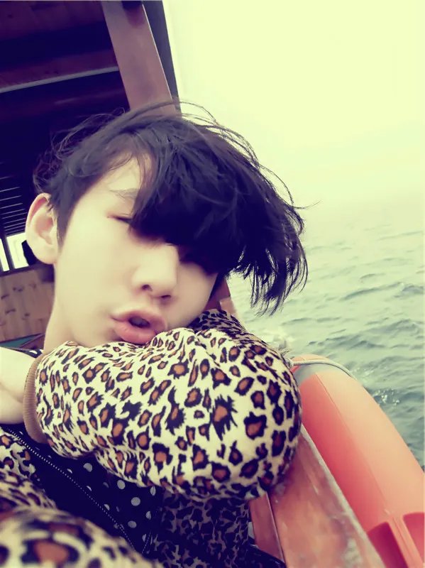 经常被人做成头像的网络女红人 除了张依依 还有谁？如果顺便就连名字带图片发给我呗、 真的紧急需要