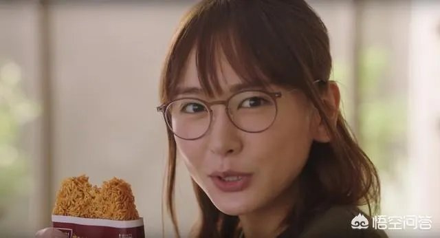 圆脸适合什么形状的眼镜框架？