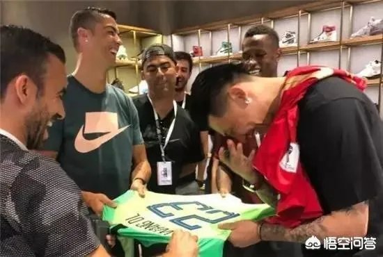 C罗魅力难挡，王大雷妻子直言他突然走过来的时候，自己激动得差点晕过去，你怎么看？