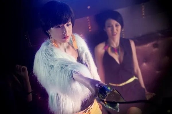 黄圣依发微博回应演技问题,宋丹丹发博谈作品,为什么网友炮轰宋丹丹却不骂黄圣依?