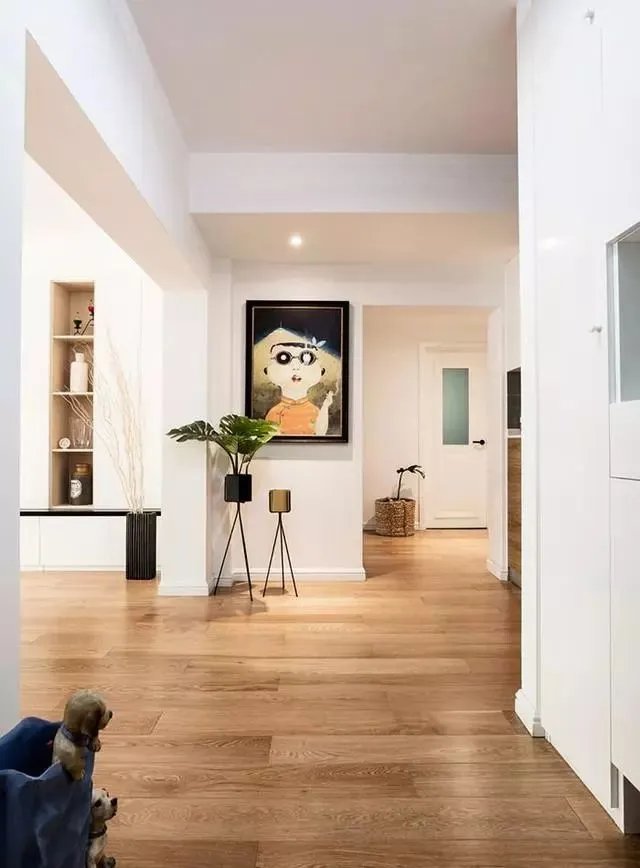 家多福装饰 | 老公不做吊顶，客厅与阳台打通，只花了10万，邻居纷纷上门请教！