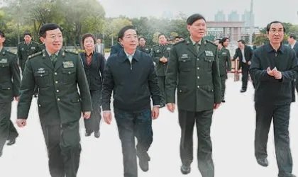 军区党委书记和军区司令员谁大啊？