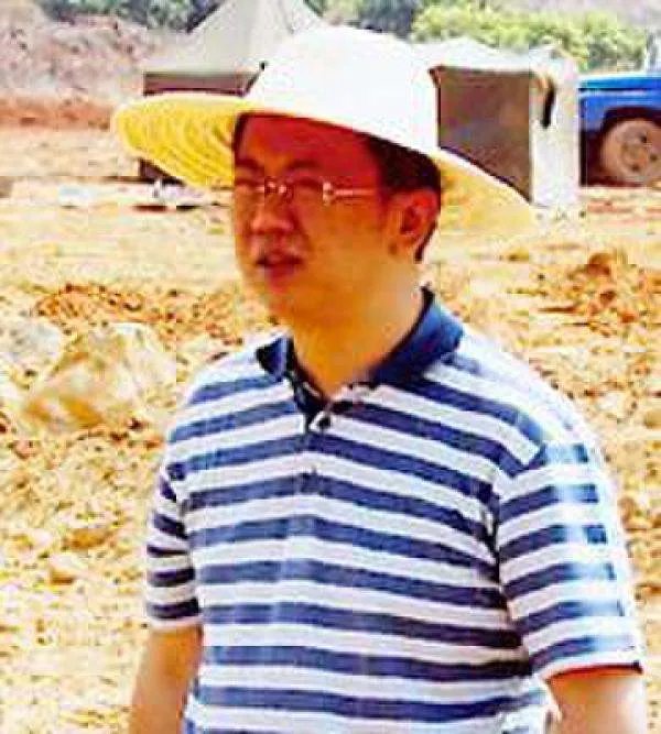 鲜扬的家族背景