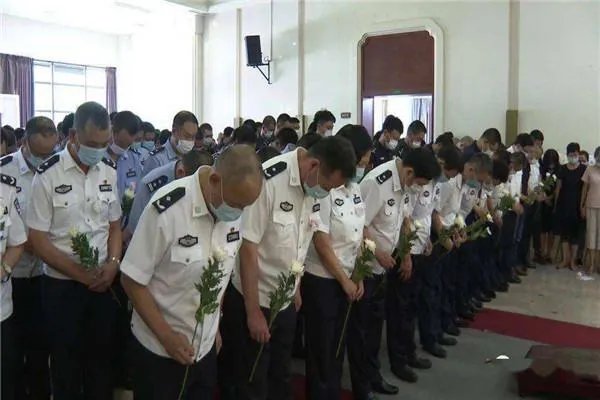 厦门两名高级警长同日殉职,他们是不是一等功臣?
