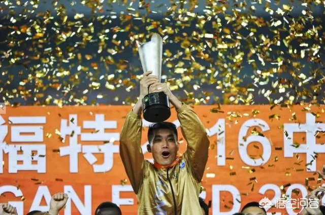 上海申花和广州恒大都是在什么时候获得3座超级杯冠军的？