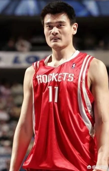 姚明入选名人堂，他在NBA历史上能排第几？