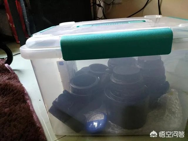 请推荐一个性价比高的防潮箱,放一台单反和两个镜头?