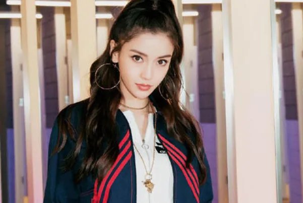 网友路透Angelababy绝美精灵造型，你喜欢她的新造型吗？