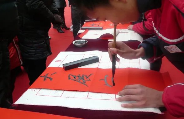 春夏秋冬春为首下联是什么？