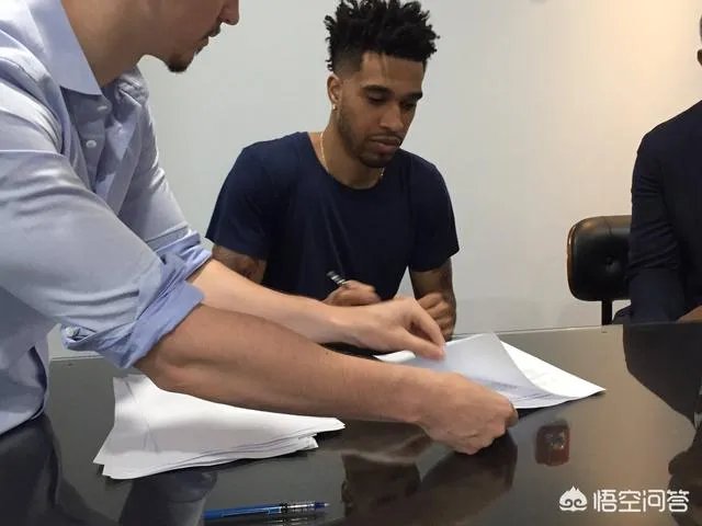 尼克斯想要交易考特尼李,火箭队能不能用安德森和选秀权交易得到他,有何依据?