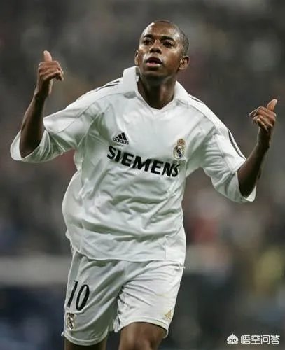 内马尔和巅峰时期的罗比尼奥谁厉害？