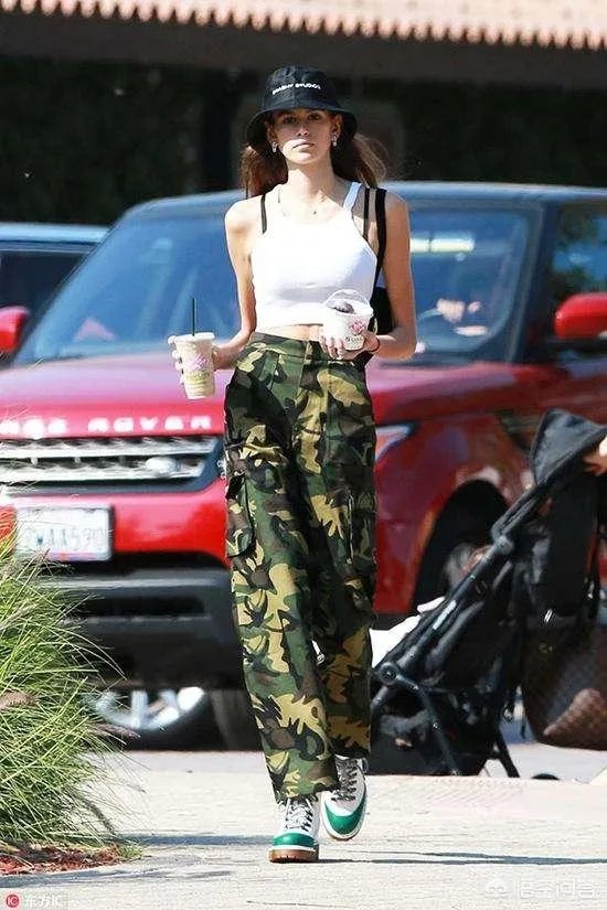 工装裤怎么搭配上衣？