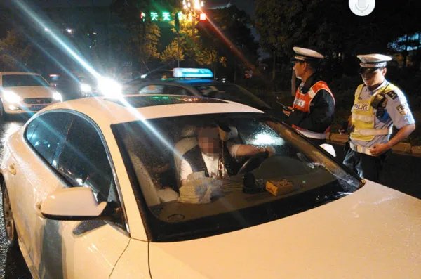 珠海奥迪女司机醉驾被查爽快承认，主动承认会从轻发落吗？