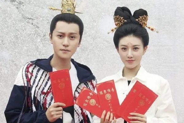 秦俊杰被拍到与女星侯梦瑶亲密画面，两个人因戏生情了吗？