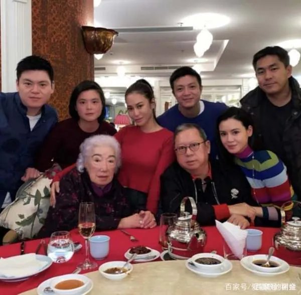 林建岳为93岁母亲庆生,后者曾一句话葬送王祖贤事业。是什么话呢?