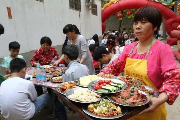 贵州一村立村规：红白事只能三菜一汤，那不够吃怎么办？