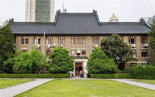 南京婚纱摄影工作室有哪些    南京婚纱外景基地哪里好